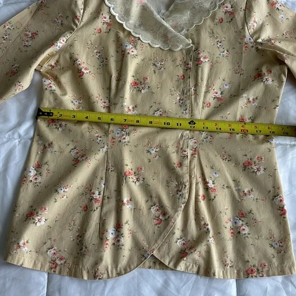Vintage Floral Cream Top - Picture 6 of 10